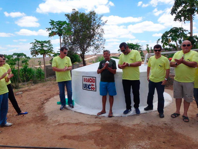 Entrega das Cisternas, Biblioteca Solidária,  Doações de Cestas
Básicas, Brinquedos e Uniformes - Comunidade de Targinos/CE  - UBIC,
realizado no último dia 04/12/13