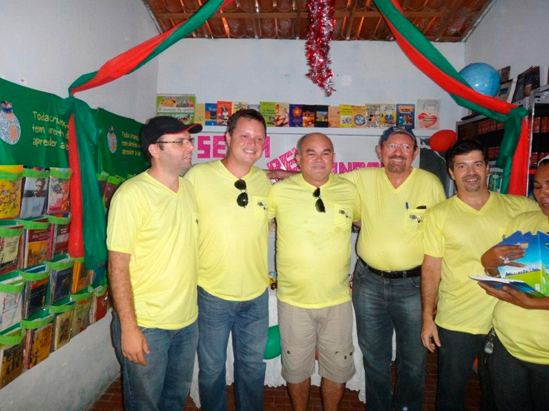 Entrega das Cisternas, Biblioteca Solidária,  Doações de Cestas
Básicas, Brinquedos e Uniformes - Comunidade de Targinos/CE  - UBIC,
realizado no último dia 04/12/13